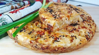 Крученый слоеный пирог с начинкой из капусты и курицы