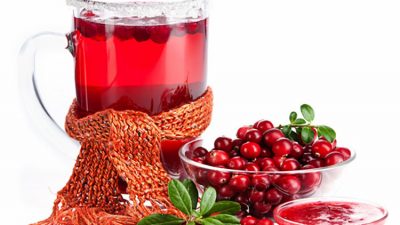 Освежающий морс из клюквы с брусникой