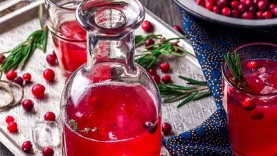 Витаминный морс из клюквы и шиповника