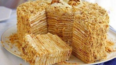 Медовый торт «Пизанская башня» со сметанным кремом