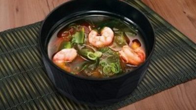 Мисо-суп с морепродуктами и рисовой лапшой