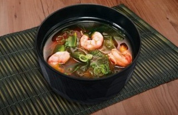 Мисо-суп с морепродуктами и рисовой лапшой