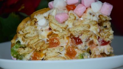 Торт из печенья с арахисом и цукатами