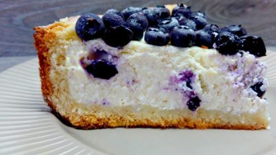Творожно-миндальный кекс с голубикой