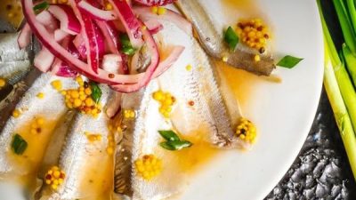 Севиче из мойвы с красным луком