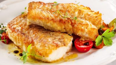 Запеченное филе тилапии с помидорами и сыром в духовке