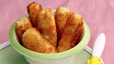 Рыбные палочки из филе трески в сухарях