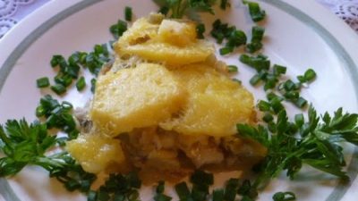 Запеченная мойва с картошкой и сыром