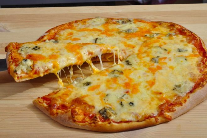 Итальянская пицца «Четыре сыра» в духовке