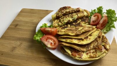 Оладушки с помидорами, зеленым луком и сыром