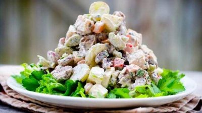 Салат из свиного сердца с фасолью и огурцами