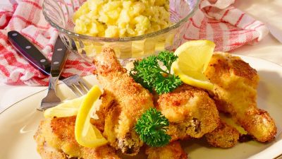 Куриные ножки в сухарной панировке с чесноком и острым перцем