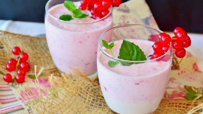 Сметанно-молочный мусс с ягодами и желатином