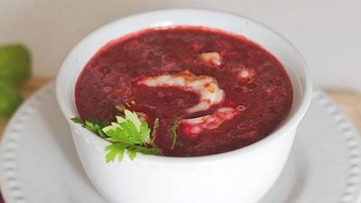 Суп-свекольник с овощами и сметаной