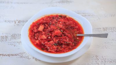 Свекольник с огурцами и яблоками
