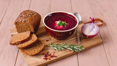 Свекольник с филе хека и болгарским перцем