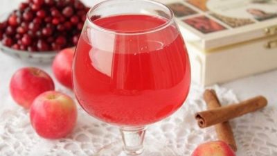 Яблочно-клюквенный компот с черносливом
