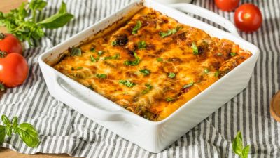Каннеллони с говяжьем фаршем под соусом