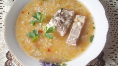 Суп харчо из говяжьей грудинки с черносливом