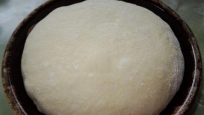 Тесто для пиццы с сахаром на воде