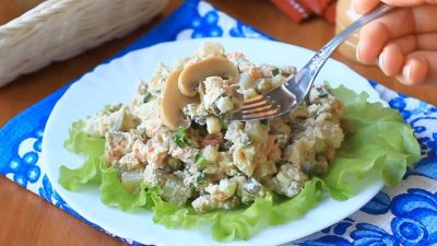 Салат «Оливье» с курицей и белыми грибами