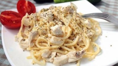 Спагетти с курицей в сливках с прованскими травами