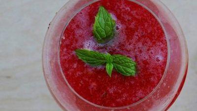 Полезный морс из брусники со свеклой