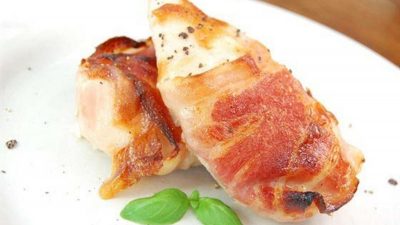 Куриные рулетики с чесночной сметаной