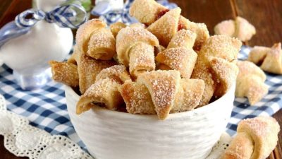 Творожные рогалики на масле с мармеладом