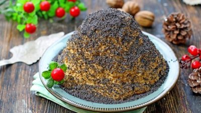 Торт «Муравейник» из печенья со сгущенкой и орехами