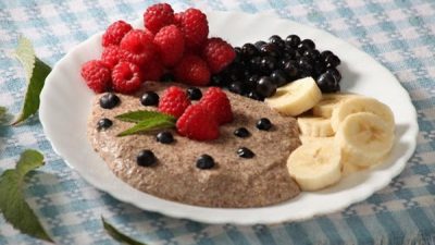 Льняная каша на молоке с фруктами