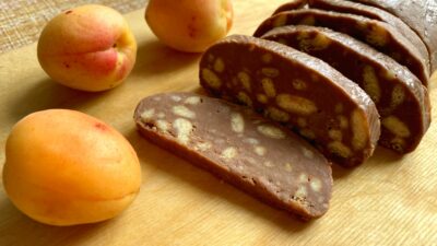 Шоколадная колбаска из печенья и какао