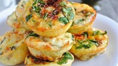 Творожные мини-запеканки с сыром и овощами в духовке
