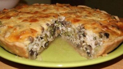 Заливной пирог с курицей и шампиньонами в духовке