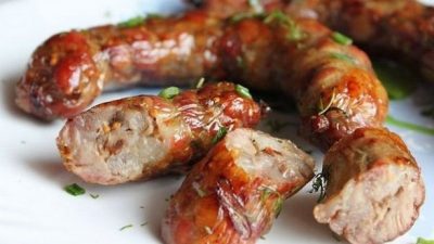 Куриные домашние колбаски с шампиньонами