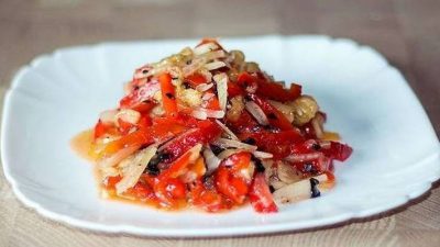 Салат из баклажанов и болгарского перца на гриле