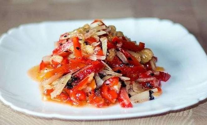 Салат из баклажанов и болгарского перца на гриле