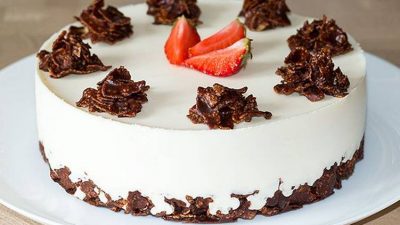 Творожный торт «Пломбир» с клубникой без выпечки