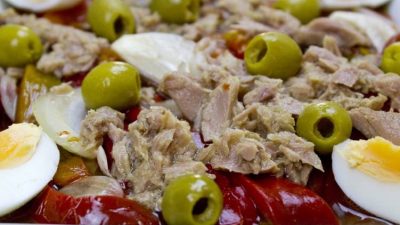 Салат из запеченных перцев и репчатого лука