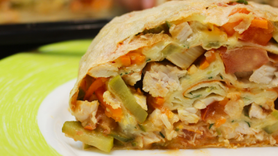 Рулет с куриной грудкой и морковью по-корейски в лаваше