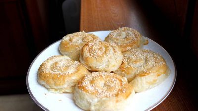 Слоеные слойки с сыром Сулугуни