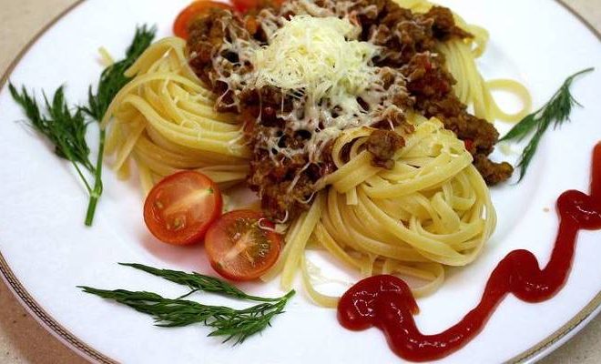 Спагетти «Болоньезе» с болгарским перцем