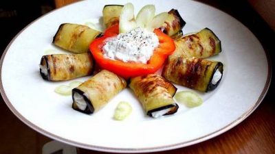 Баклажанные рулетики с рикоттой и чесноком