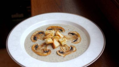 Грибной крем-суп с картофелем на курином бульоне