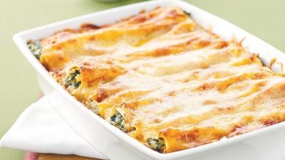 Каннеллони с фаршем и пармезаном под соусом Бешамель