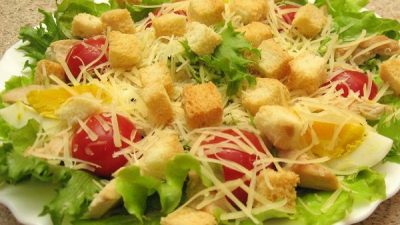 Салат «Цезарь» с курицей и салатом-латук