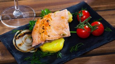 Форель с запеченным картофелем в духовке