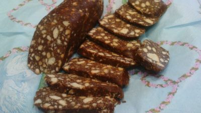 Сладкая колбаска на сливках с орехами
