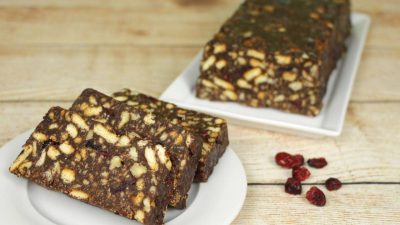 Сладкая колбаска со сгущенкой и сухофруктами
