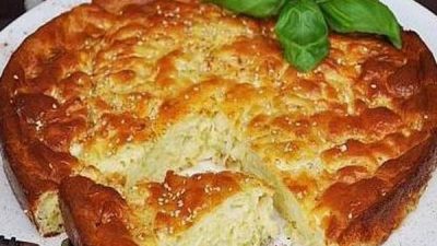 Шарлотка с квашенной капустой на сливочном масле